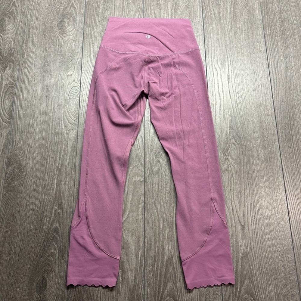 Lululemon Purple High Rise Scallop Hem Crop Leggings Size 4 Yoga Training Tights